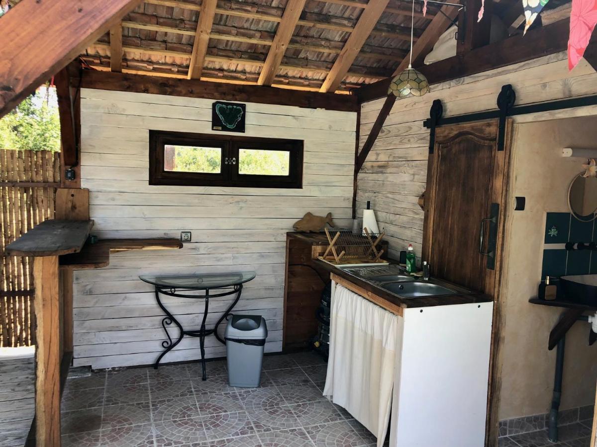 La Roulotte Du Coustal, Cajarc, Lot Luxury tent Cajarc