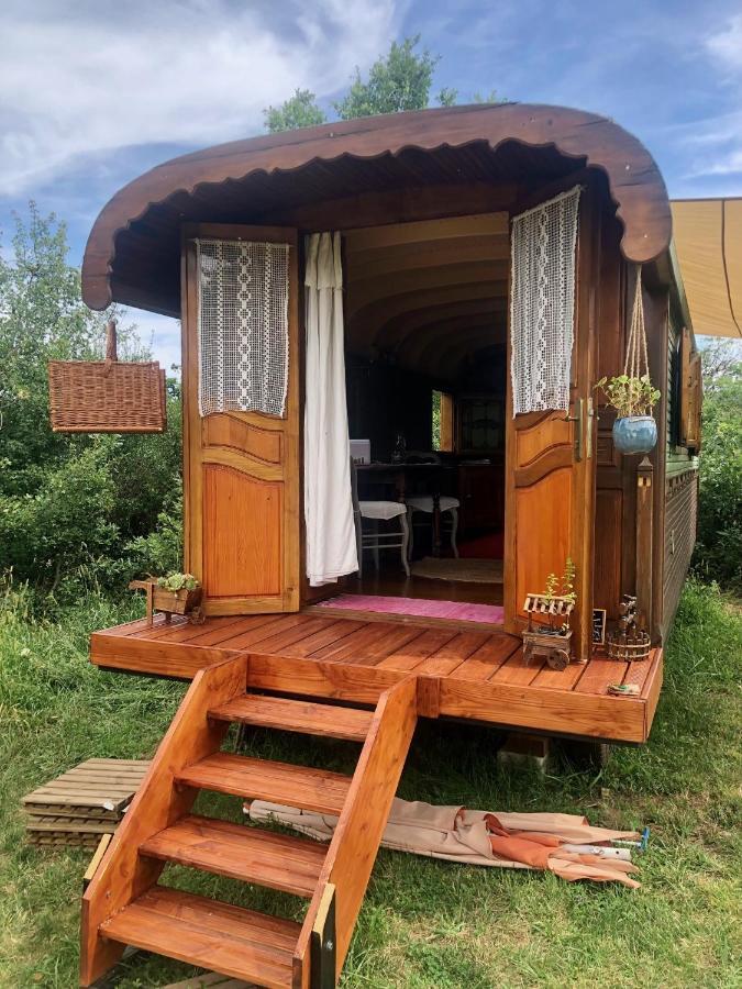 Luxury tent La Roulotte Du Coustal, Cajarc, Lot *