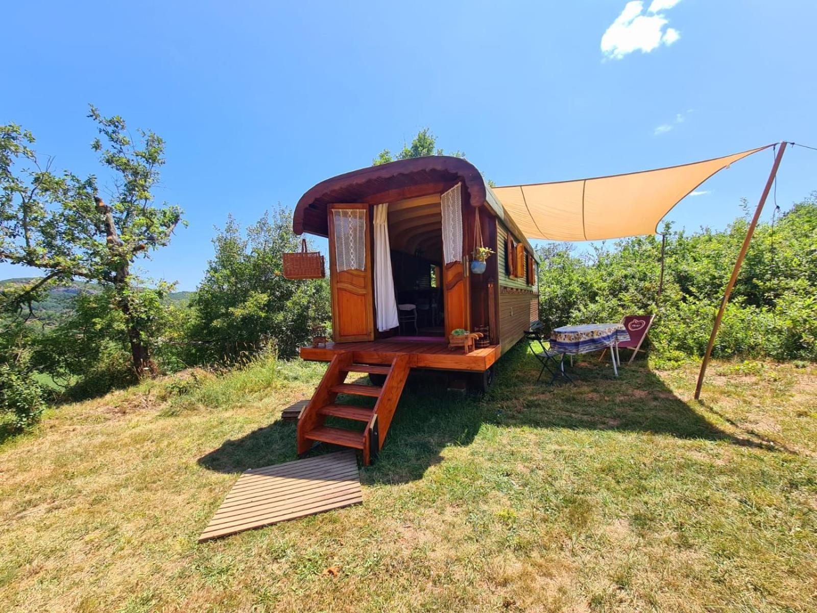 Luxury tent La Roulotte Du Coustal, Cajarc, Lot Cajarc